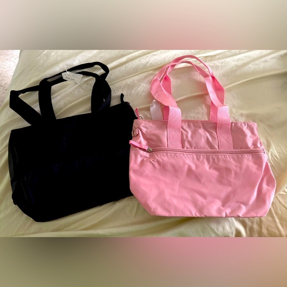 NWT- Set of 2
Pink &  Black
Insulated Tote Bag
Perfect For traveling & Hiking